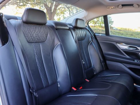 Used 2019 BMW 740i w/ Executive Package image 19