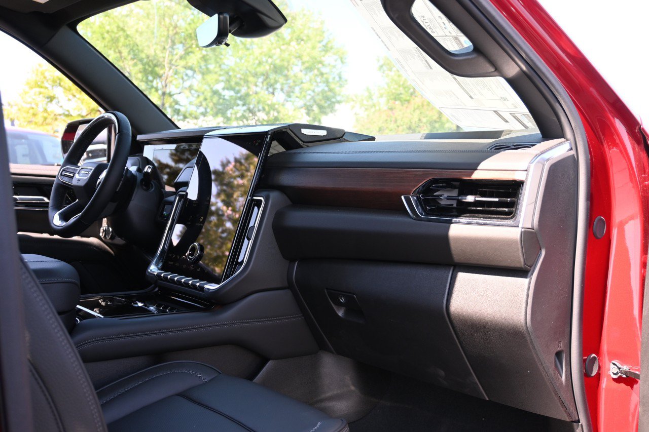 New 2026 GMC Yukon Denali w/ Denali Reserve Package AWD/4WD image 46