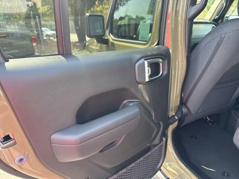 New 2025 Jeep Gladiator Sport image 10