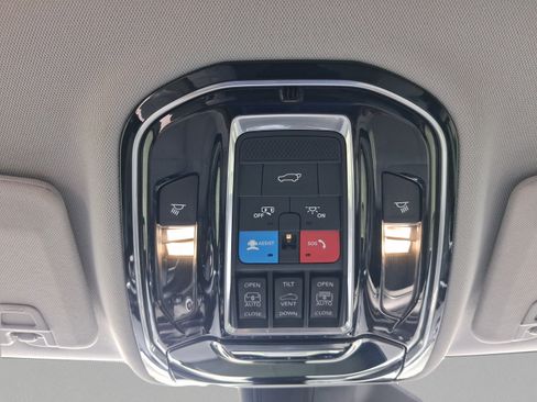 Used 2021 Jeep Grand Cherokee L Overland w/ Advanced Protech Group III AWD/4WD image 14