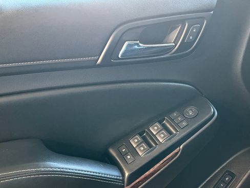 Used 2017 GMC Yukon XL SLT image 12