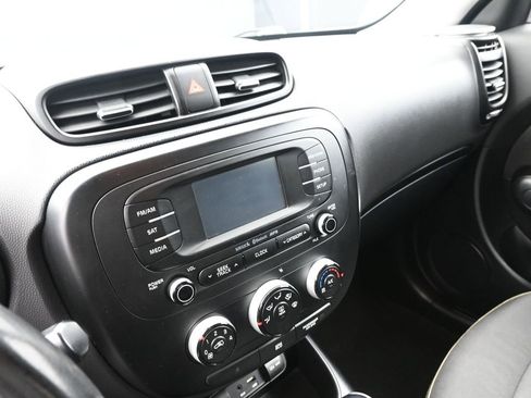 Used 2015 Kia Soul + image 18