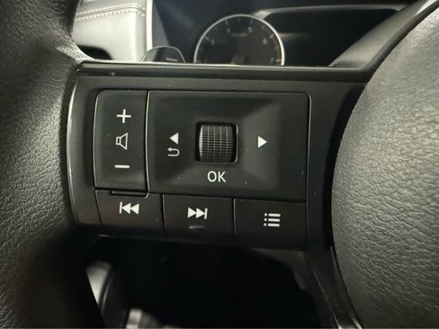 Used 2024 Nissan Rogue S AWD/4WD image 18
