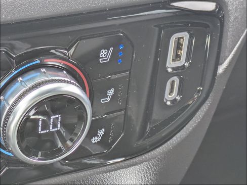 Used 2023 GMC Sierra 1500 SLT w/ SLT Convenience Package AWD/4WD image 28