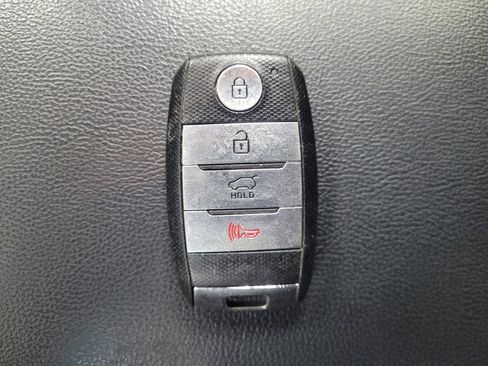 Used 2017 Kia Sorento EX w/ EX V6 Premium Package FWD image 32
