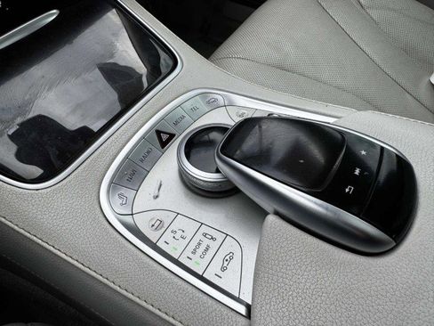 Used 2017 Mercedes-Benz S 550 Sedan image 28