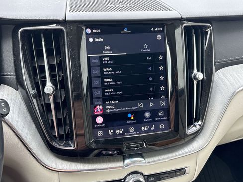 Certified 2023 Volvo XC60 B5 Ultimate w/ Climate Package image 23