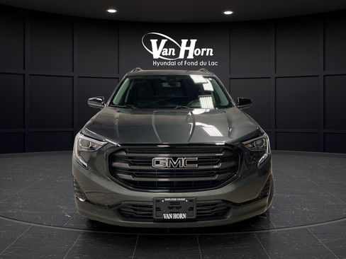 Used 2021 GMC Terrain SLE w/ Driver Convenience Package AWD/4WD image 2