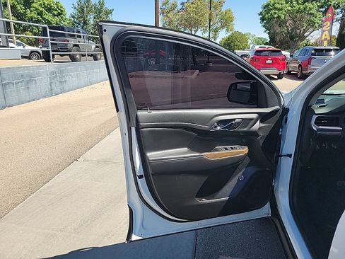 Used 2023 GMC Acadia SLE w/ Driver Convenience Package FWD image 11