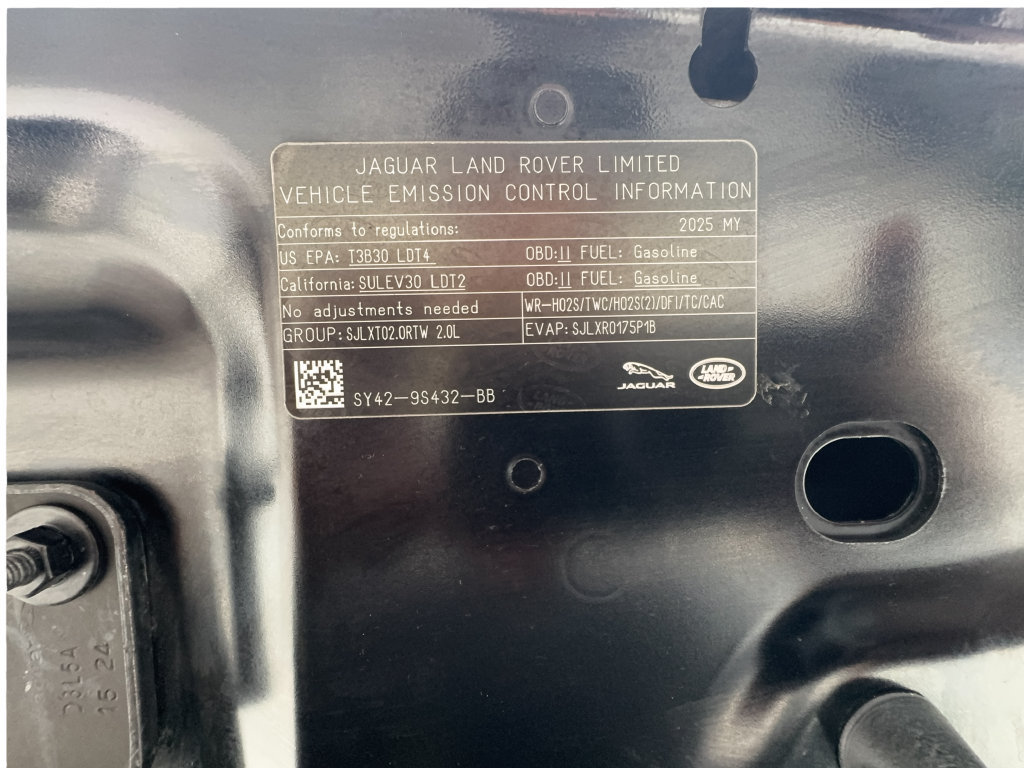 Used 2025 Land Rover Discovery S AWD/4WD image 44