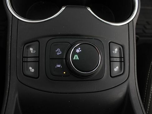 Used 2024 GMC Terrain SLE w/ Driver Convenience Package FWD image 7