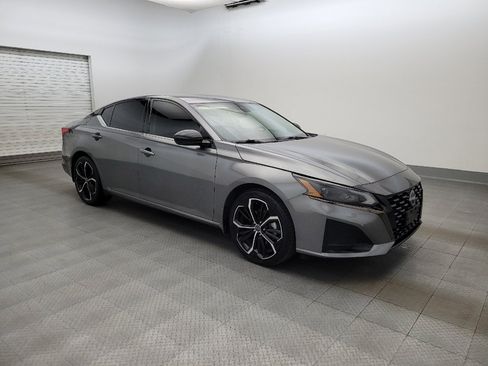 Used 2023 Nissan Altima 2.5 SR FWD image 11