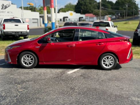 Used 2017 Toyota Prius Prime Premium w/ Carpet Mat Package FWD image 8