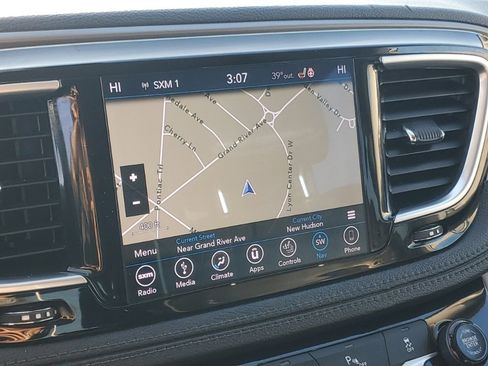 Used 2019 Chrysler Pacifica Limited image 24