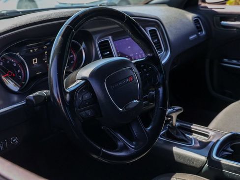 Used 2019 Dodge Charger SXT RWD image 14