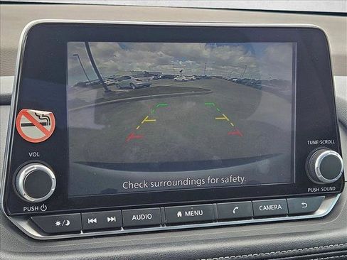 Used 2023 Nissan Rogue SV image 12