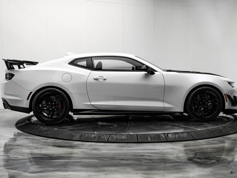 Used 2022 Chevrolet Camaro ZL1 image 17