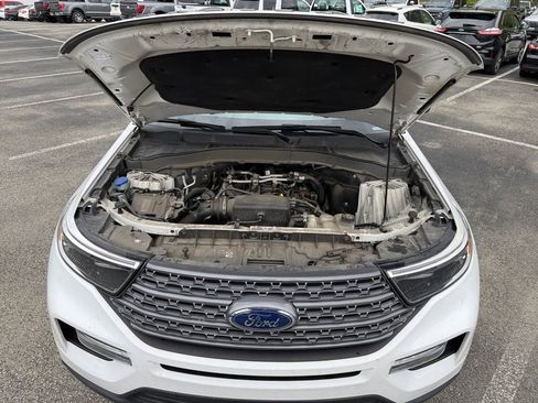 Used 2021 Ford Explorer XLT w/ Equipment Group 202A AWD/4WD image 26