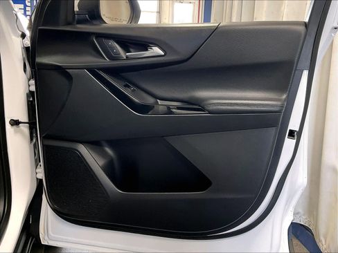 Used 2025 Chevrolet Equinox LT image 12