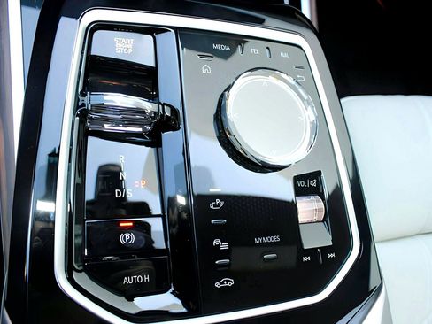 Used 2025 BMW 760i xDrive image 17