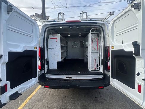 Used 2018 Ford Transit 250 130 Low Roof image 9