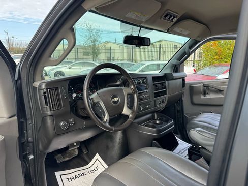 Used 2017 Chevrolet Express 3500 LS image 24