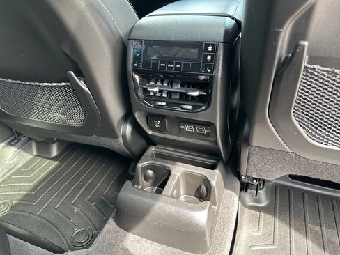 Used 2022 Jeep Grand Cherokee L Limited AWD/4WD image 23
