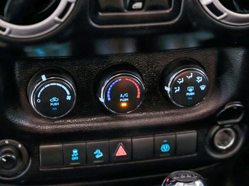 Used 2015 Jeep Wrangler Unlimited Sahara w/ Connectivity Group image 30