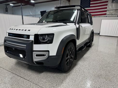 Used 2020 Land Rover Defender 110 HSE image 3