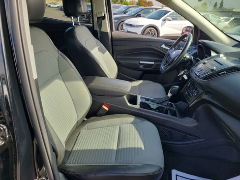 Used 2017 Ford Escape SE w/ SE Sport Appearance Package FWD image 20