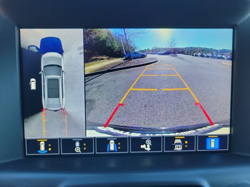 Used 2024 GMC Terrain Denali w/ Black Diamond Edition image 11