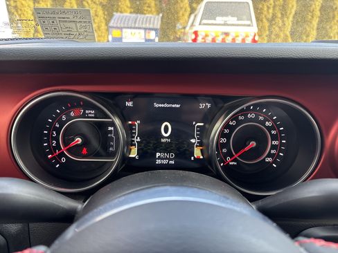 Used 2022 Jeep Wrangler Unlimited Rubicon w/ Cold Weather Group image 21