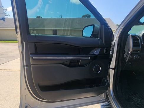 Used 2020 Ford Expedition XLT w/ Equipment Group 202A AWD/4WD image 11