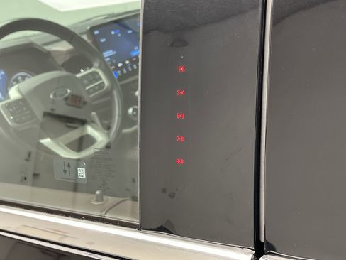 Used 2022 Ford Expedition Limited image 9