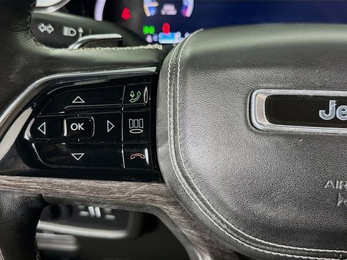 Used 2022 Jeep Grand Cherokee Overland w/ Luxury Tech Group IV image 13