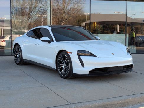 Used 2021 Porsche Taycan image 7