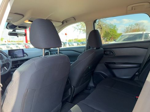 Used 2025 Nissan Rogue S image 24