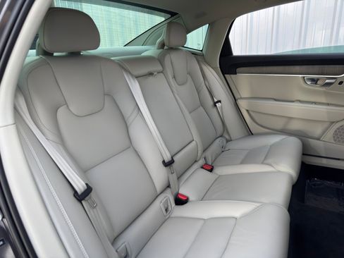 Used 2024 Volvo S90 T8 Ultimate image 39