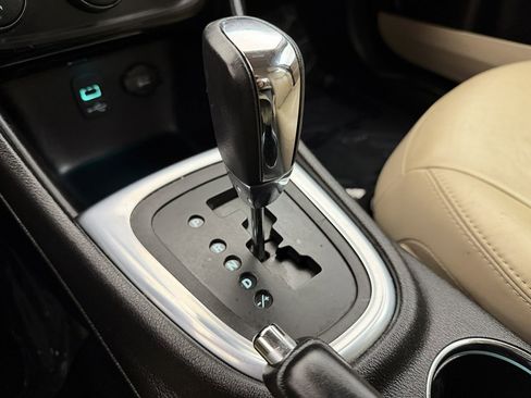 Used 2013 Chrysler 200 Limited image 20