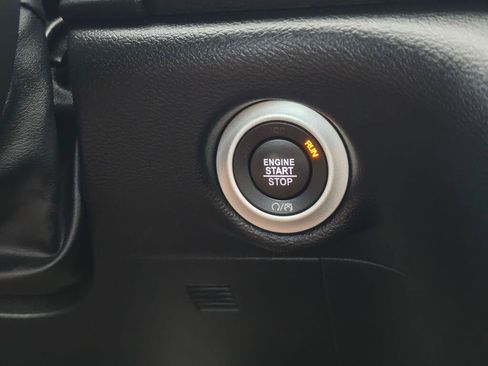 Used 2025 Chrysler Pacifica Select FWD image 27