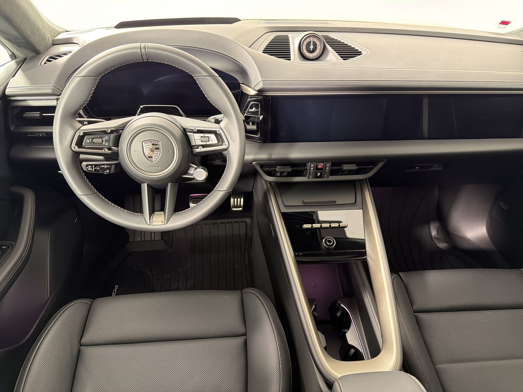 Used 2026 Porsche Macan Turbo Electric AWD/4WD image 27
