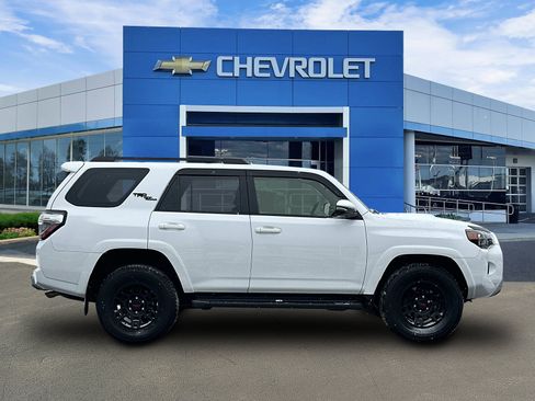 Used 2024 Toyota 4Runner TRD Off-Road Premium image 7