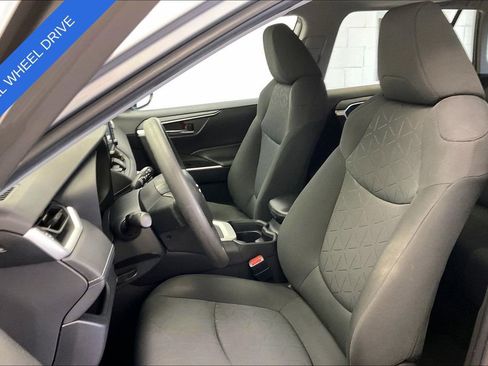 Used 2021 Toyota RAV4 XLE w/ Convenience Package image 17
