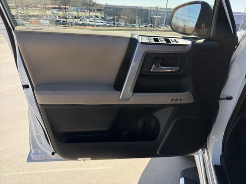 Used 2017 Toyota 4Runner Limited image 14