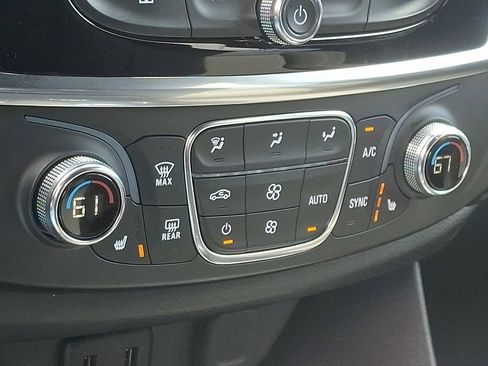 Used 2023 Chevrolet Traverse LT AWD/4WD image 19