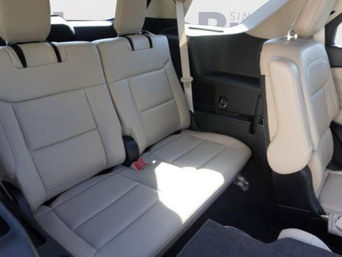 Used 2022 Ford Explorer XLT w/ Equipment Group 202A image 22