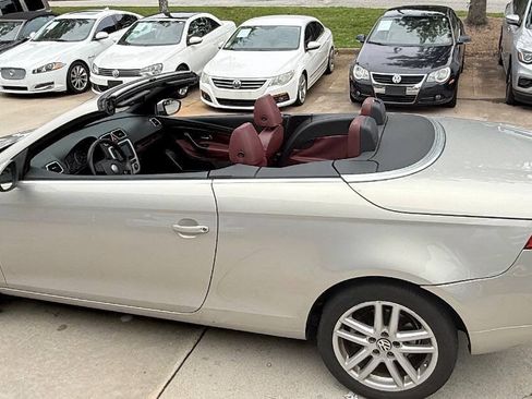 Used 2009 Volkswagen Eos Lux FWD image 25