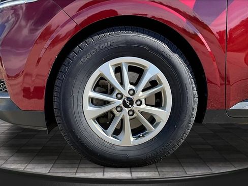 Used 2024 Kia Carnival LX FWD image 36