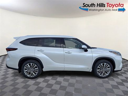 New 2026 Toyota Highlander Platinum image 7
