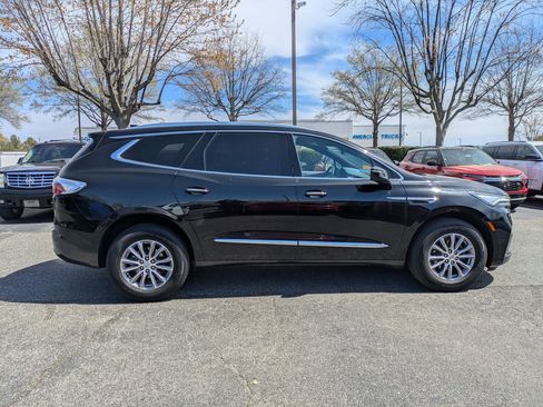 Used 2024 Buick Enclave Premium image 10
